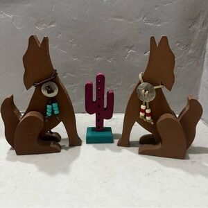 Hand Carved Wooden Howling Coyotes And Cactus Set Of 3 Santa Fe Vintage 8”